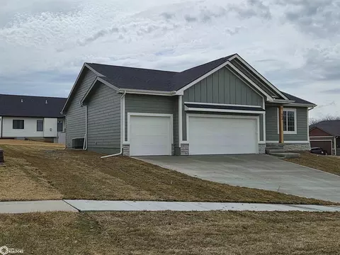 504 17th Ave E, Oskaloosa, IA 52577