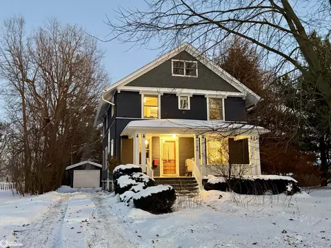 1126 Summer St, Grinnell, IA 50112