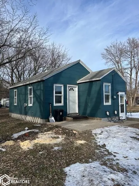 403 S Roberts Ave, Graettinger, IA 51342