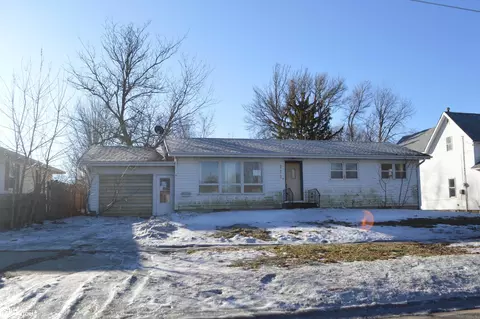 255 Center St W, Britt, IA 50423