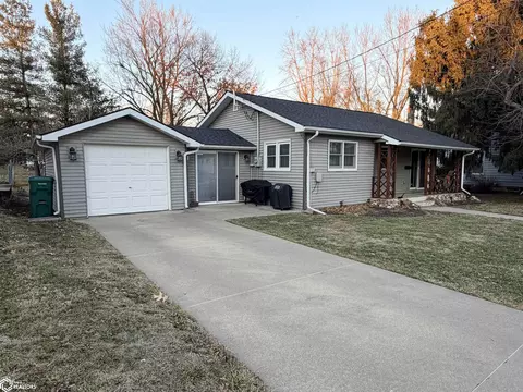 511 E Adams Ave, Fairfield, IA 52556