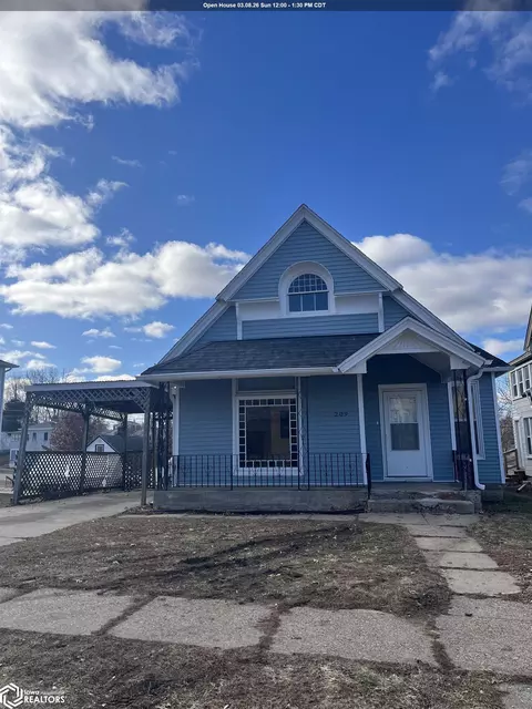 209 S 8th St, Burlington, IA 52601
