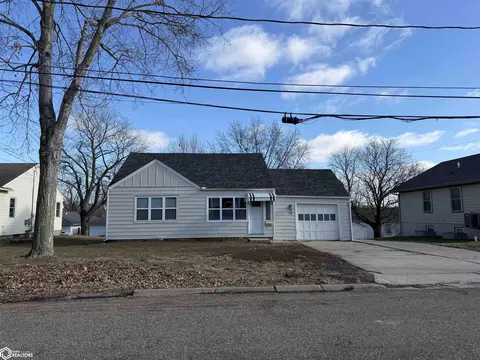 118 Geneva Dr, Oskaloosa, IA 52577
