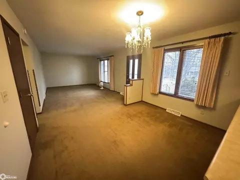 Living - 626 N 3rd St, Centerville, IA 52544 photo 1 of 3