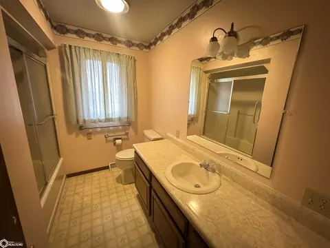 Bath - 626 N 3rd St, Centerville, IA 52544 photo 1 of 2