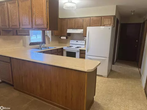 Entry Way - 626 N 3rd St, Centerville, IA 52544 photo 1 of 3