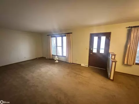Living - 626 N 3rd St, Centerville, IA 52544 photo 2 of 3