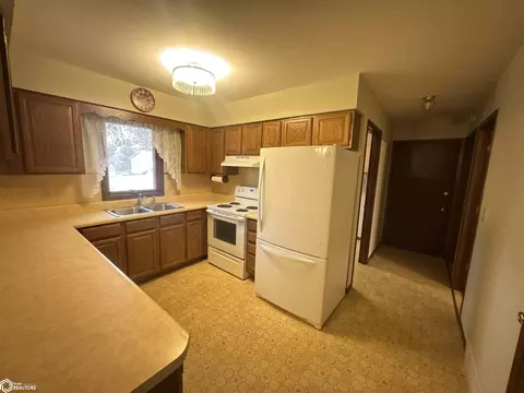 Kitchen - 626 N 3rd St, Centerville, IA 52544 photo 1 of 3