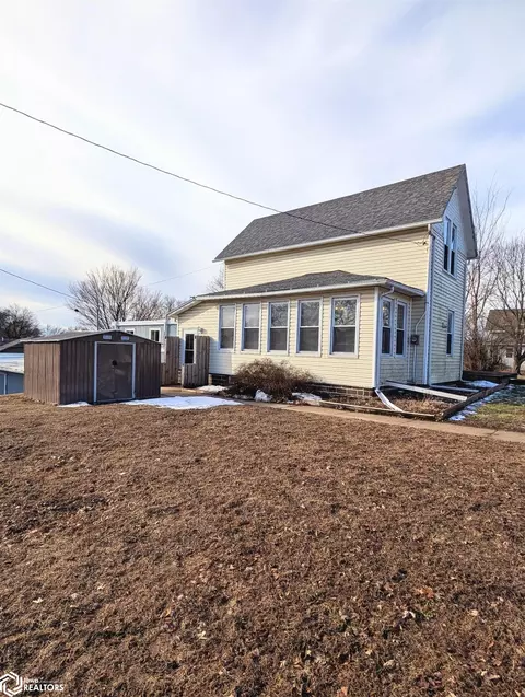 505 S 6th St, Forest City, IA 50436