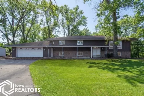 11779 Greenwood Dr, Burlington, IA 52601