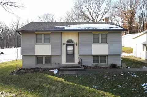 2390 Sand Rd, Marshalltown, IA 50158