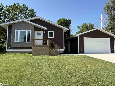 907 Broadway St, Audubon, IA 50025