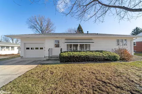 637 14th Street Pl, Nevada, IA 50201