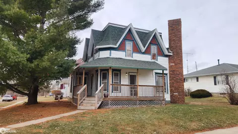 212 Park St, Garwin, IA 50632