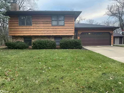 1131 15th St NE, Mason City, IA 50401