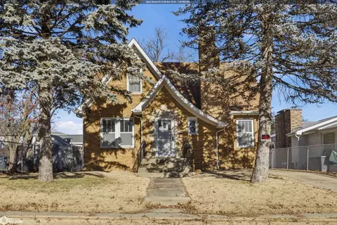 1820 Dill St, Burlington, IA 52601