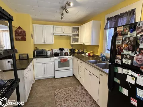 Kitchen - 409 3rd St NW, Hampton, IA 50441 photo 2 of 4