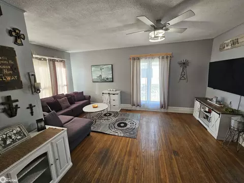 Living - 429 E 3rd St, Glidden, IA 51443 photo 3 of 5