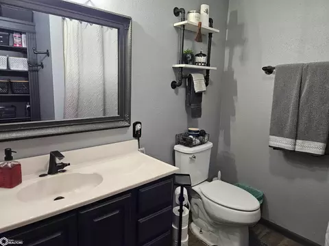 Bath - 429 E 3rd St, Glidden, IA 51443 photo 2 of 5