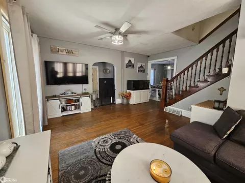 Living - 429 E 3rd St, Glidden, IA 51443 photo 2 of 5