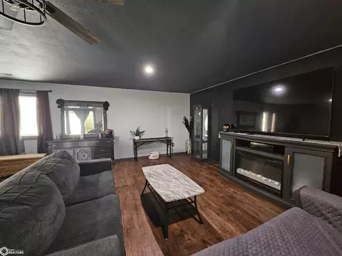 Living - 429 E 3rd St, Glidden, IA 51443 photo 4 of 5