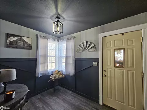 Entry Way - 429 E 3rd St, Glidden, IA 51443 photo 2 of 7