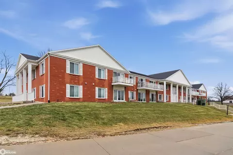 514 E Olive St #105, Marshalltown, IA 50158