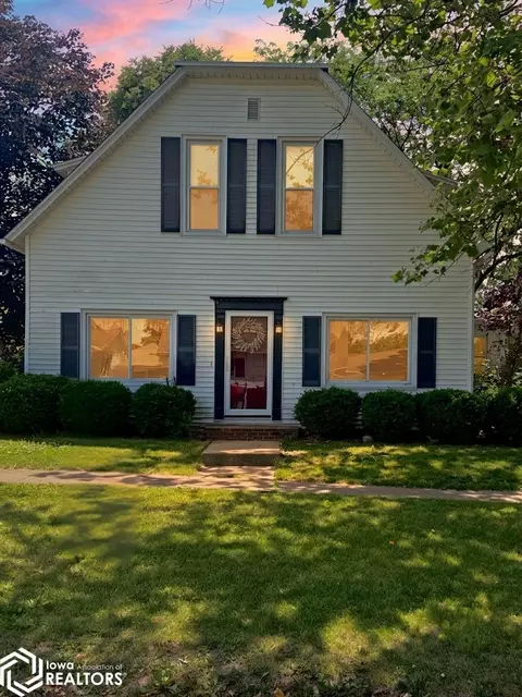 207 W Marion St, Sigourney, IA 52591