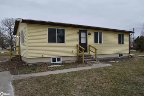 206 N Locust St, Kanawha, IA 50447
