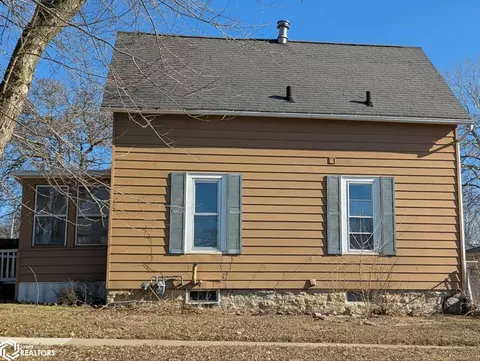 1821 Division St, Burlington, IA 52601