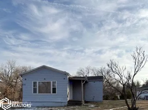 501 Shoquoquon Dr, Burlington, IA 52601