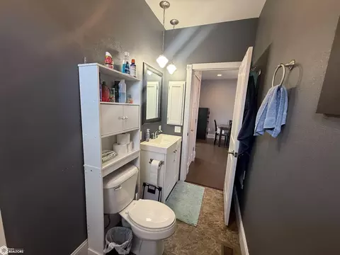 Bath - 307 E Orch, Centerville, IA 52544 photo 3 of 3
