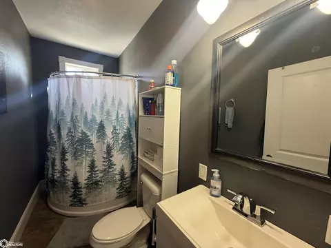 Bath - 307 E Orch, Centerville, IA 52544 photo 1 of 3