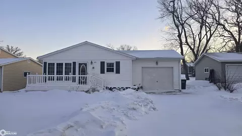 205 S 8th Ave W, Lake Mills, IA 50450