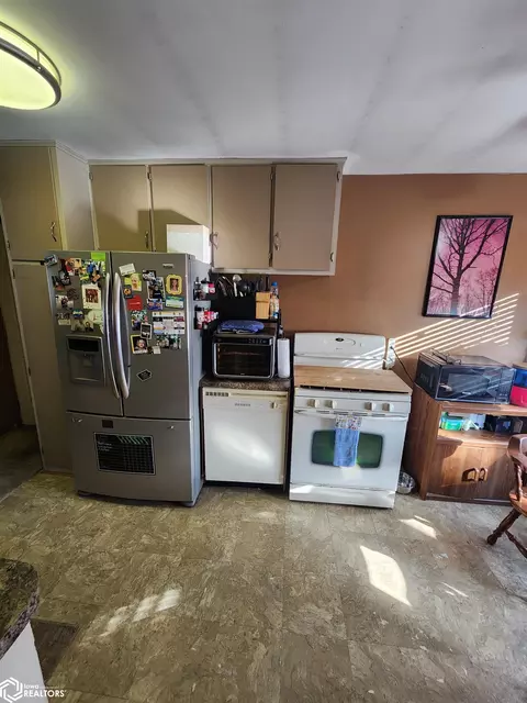 Kitchen - 1010 E Mcgregor, Algona, IA 50511 photo 3 of 4
