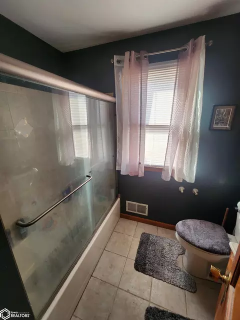Bath - 1010 E Mcgregor, Algona, IA 50511 photo 3 of 3