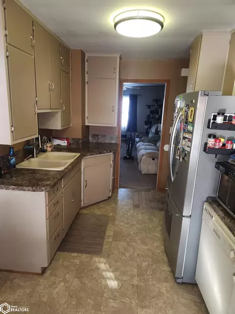 Kitchen - 1010 E Mcgregor, Algona, IA 50511 photo 1 of 4