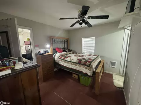 Bedroom - 28432 203rd Ave, Cincinnati, IA 52549 photo 2 of 3