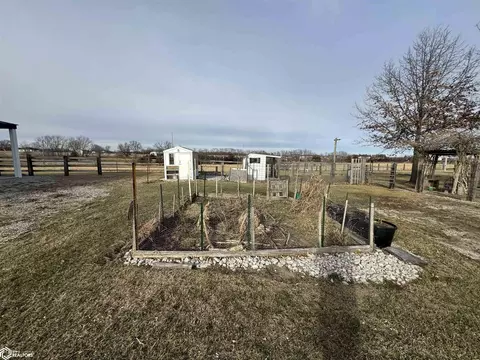 Exterior - 28432 203rd Ave, Cincinnati, IA 52549 photo 11 of 17