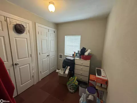 Bedroom - 28432 203rd Ave, Cincinnati, IA 52549 photo 3 of 3