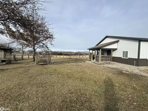 Exterior - 28432 203rd Ave, Cincinnati, IA 52549 photo 7 of 17