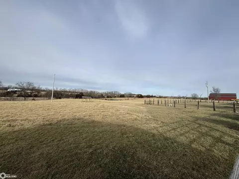 Exterior - 28432 203rd Ave, Cincinnati, IA 52549 photo 12 of 17