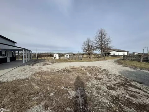 Exterior - 28432 203rd Ave, Cincinnati, IA 52549 photo 10 of 17