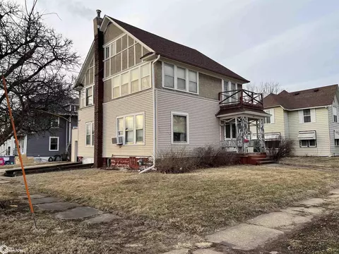 421 S Clinton St, Albia, IA 52531