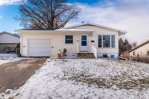 1207 Glenwood Ter, Marshalltown, IA 50158