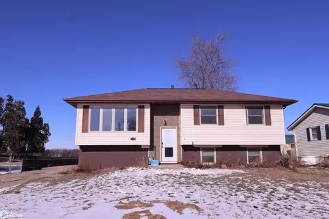 1303 Larkfield Ct, Marshalltown, IA 50158