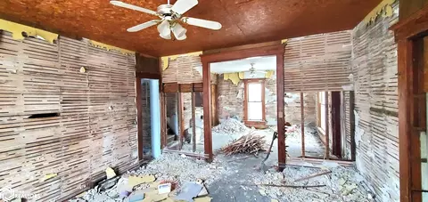 Entry Way - 601 State St, Scranton, IA 51462 photo 1 of 3