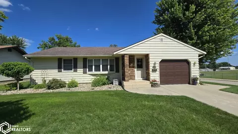 1009 S Grant St, Lake Mills, IA 50450