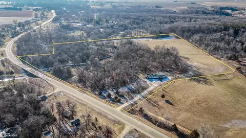 2327 Jefferson Rd, Manchester, IA 52057