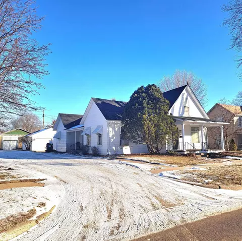 315 Benton Ave E, Albia, IA 52531